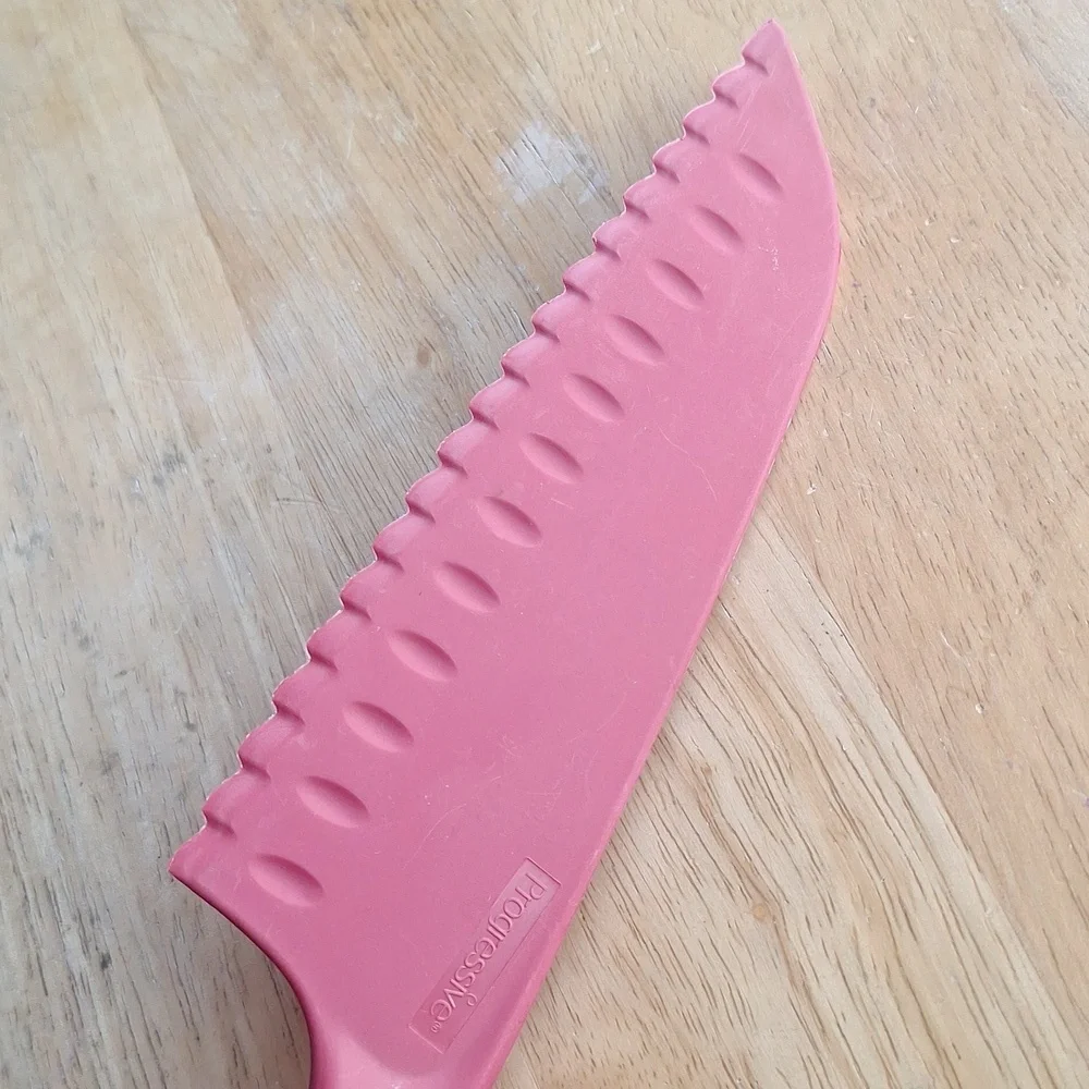 Progressive Serrated Red Plastic Produce Lettuce Knife